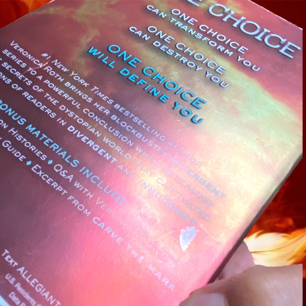 Allegiant by Veronica Roth - Picture 5 of 5